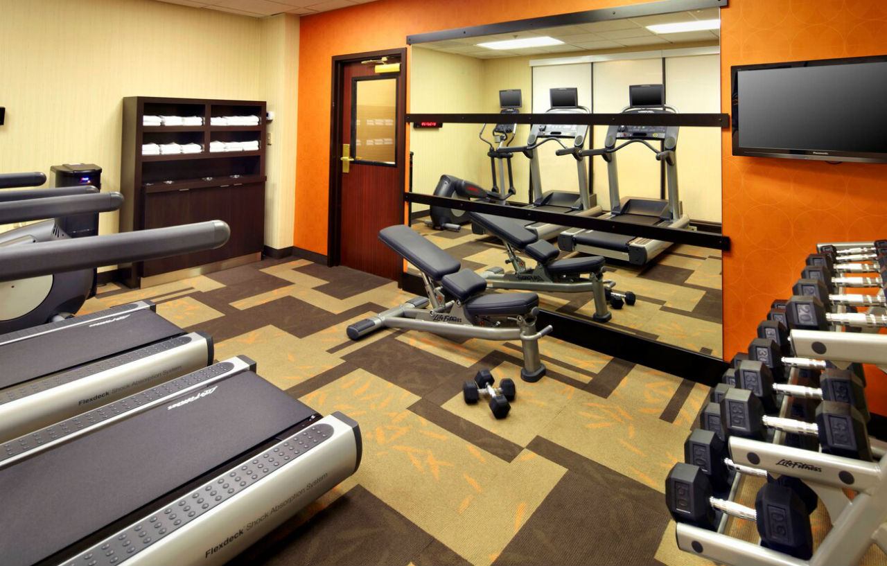 Courtyard Airport Hotel 3*